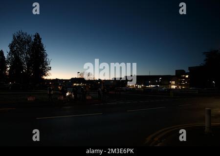 Carmarthen, UK. 15th Dec, 2022. Nurses on a picket line at Glangwili General Hospital, Carmarthen as nurses in Wales, Northern Ireland and England take industrial action in a dispute over pay. Credit: Gruffydd Thomas/Alamy Live News Stock Photo