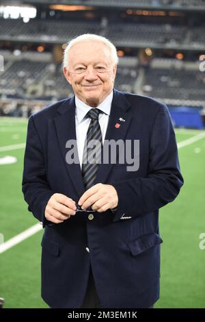 Arlington, Texas, USA. 11th Dec, 2022. Nashville radio producer, EDDIE  GARCIA, on-air radio personality BOBBY BONES, Dallas Cowboys owner,  president, and general manager JERRY JONES, CAITLIN ESTELL, and  writer/producer MIKE DEESTRO pose