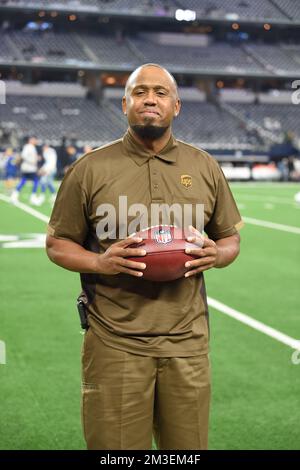 29-year UPS Deliveryman Lakerry Carpenter delivers the game-ball on-time  for the NFL Football Game between the Houston Texans and the Dallas Cowboys  o Stock Photo - Alamy