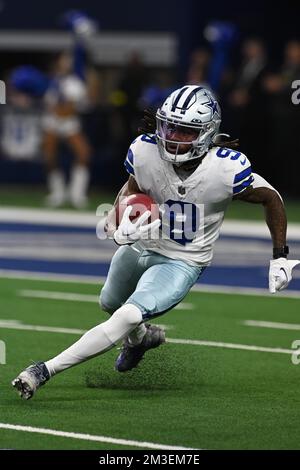 Dallas Cowboys wide receiver KaVontae Turpin (9) returns a kickoff ...