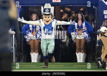 Dallas Cowboys Cheerleader during the NFL Football Game between the Houston  Texans and the Dallas Cowboys on December 11, 2022 at AT&T Stadium in Arl  Stock Photo - Alamy