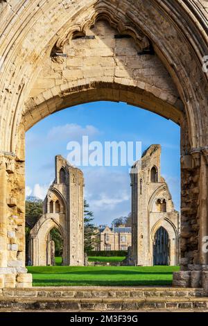 The ruined archways of Glastonbury Abbey, Glastonbury, Somerset, England Stock Photo