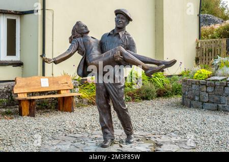 Bronze statue of John Wayne and Maureen O'Hara from 'The Quiet Man' film in Cong, Co. Mayo, Ireland Stock Photo