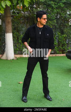 New Delhi, India. 15th Dec, 2022. Bollywood actor Sidharth Malhotra posing for photos at Imperial Hotel, He promoting his upcoming movie 'Mission Majnu'. Movie will be released directly on Netflix, New Delhi. (Photo by Pradeep Gaur/SOPA Images/Sipa USA) Credit: Sipa USA/Alamy Live News Stock Photo