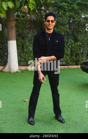 New Delhi, India. 15th Dec, 2022. Bollywood actor Sidharth Malhotra posing for photos at Imperial Hotel, He promoting his upcoming movie 'Mission Majnu'. Movie will be released directly on Netflix, New Delhi. (Photo by Pradeep Gaur/SOPA Images/Sipa USA) Credit: Sipa USA/Alamy Live News Stock Photo