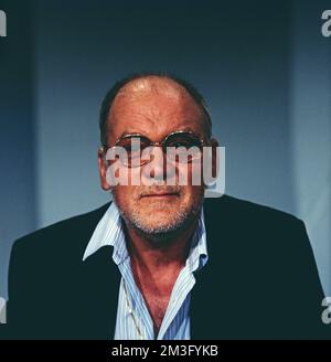 Hanns Dieter Hüsch, deutscher Kabarettist, Liedermacher und Schriftsteller, Portrait, Deutschland, 1987.  Hanns Dieter Hüsch, German cabaret artist, songwriter and author, portrait, Germany, 1987. Stock Photo