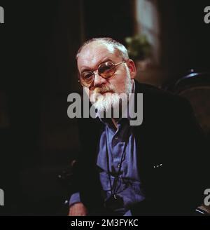 Hanns Dieter Hüsch, deutscher Kabarettist, Liedermacher und Schriftsteller, Portrait, Deutschland, 1987.  Hanns Dieter Hüsch, German cabaret artist, songwriter and author, portrait, Germany, 1987. Stock Photo