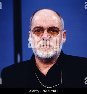 Hanns Dieter Hüsch, deutscher Kabarettist, Liedermacher und Schriftsteller, Portrait, Deutschland, 1985. Hanns Dieter Hüsch, German cabaret artist, songwriter and author, portrait, Germany, 1985. Stock Photo