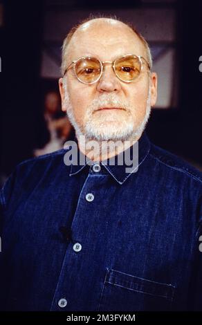 Hanns Dieter Hüsch, deutscher Kabarettist, Liedermacher und Schriftsteller, Portrait, Deutschland, 1995.  Hanns Dieter Hüsch, German cabaret artist, songwriter and author, portrait, Germany, 1995. Stock Photo