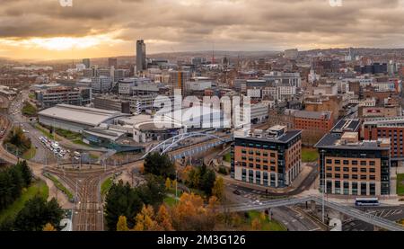 SHEFFIELD, UK - DECEMBER 6, 2022.  An aerial panorama of Sheffield city centre with Ponds Forge International Sports Centre and swimming pool prominen Stock Photo