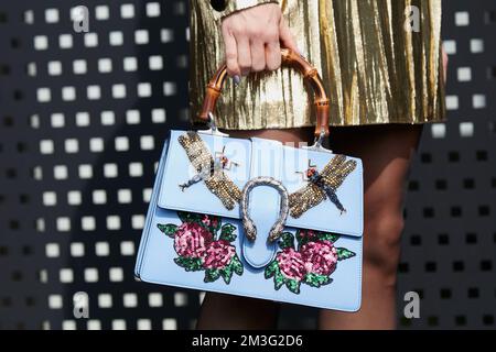 Gucci shopping bag hi-res stock photography and images - Alamy