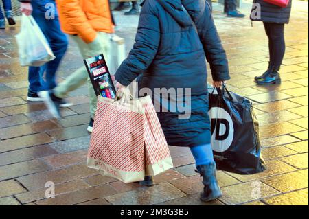 Glasgow, Scotland, UK 15th December, 2022. Christmas Shopping on the style mile of Scotland, Buchanan street. Saw shoppers enter into the festive spirit of buying stuff as the streets and shops were packed in the sunshine. Credit Gerard Ferry/Alamy Live News Stock Photo