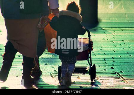 Glasgow, Scotland, UK 15th December, 2022. Christmas Shopping on the style mile of Scotland, Buchanan street. Saw shoppers enter into the festive spirit of buying stuff as the streets and shops were packed in the sunshine. Credit Gerard Ferry/Alamy Live News Stock Photo