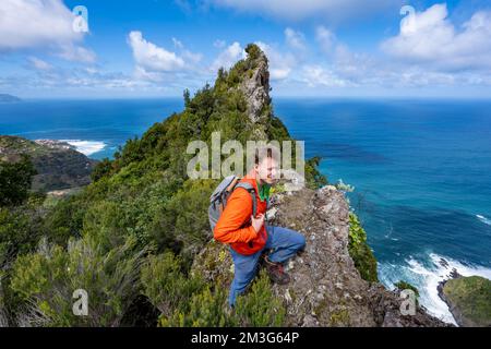 Hikers on the ridge of Pico do Alto, panorama, view of coast and sea, Madeira, Portugal Stock Photo