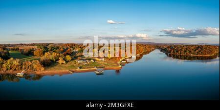 High resolution aerial view panorama of lakefront homes, boat docks and beautiful autumn colorful foliage on Tims Ford Lake in Winchester Tennessee US Stock Photo