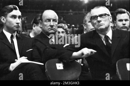 More than 2, 500 large-scale and small-scale workers met at the VEBA general assembly on 5 April 1966 in the Westfalenhalle in Dortmund, Germany Stock Photo