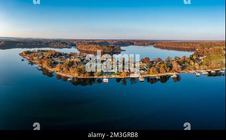 High resolution aerial view panorama of lakefront homes, boat docks and beautiful autumn colorful foliage on Tims Ford Lake,  in Shasteen Bend, Winche Stock Photo