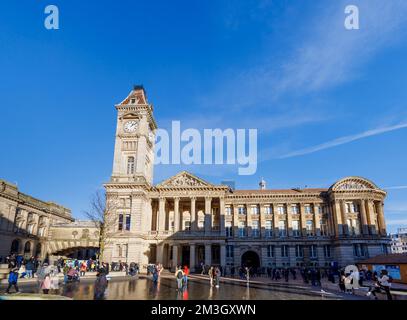 The Birmingham Museum & Art Gallery and Big Brum clock tower viewed from Chamberlain Square in Birmingham, West Midlands, England, in winter Stock Photo