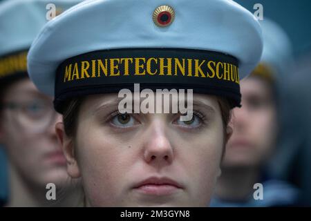 Kramerhof, Germany. 15th Dec, 2022. A Bundeswehr recruit takes part in the ceremonial swearing-in at the Vogelsanghalle in Kramerhof. 190 new servicemen and women from the Parow Naval Technology School were sworn in at the Vogelsanghalle in Kramerhof. According to the school, 159 men and 31 women were training to become technicians for the German armed forces. Credit: Stefan Sauer/dpa/Alamy Live News Stock Photo