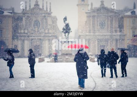 Turin (Torino) people in Piazza San Carlo under the snow Stock Photo