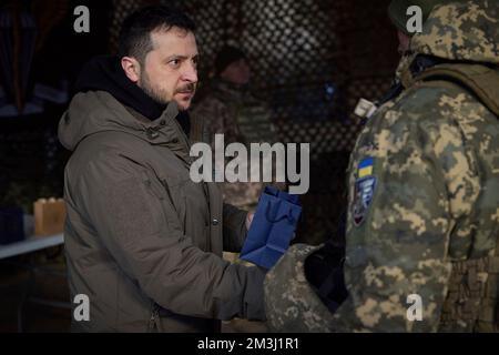 Kyiv, Ukraine. 06th Dec, 2022. war in Ukraine. President Volodymyr ZELENSKYY. with soldiers. Credit: The Presidential Office of Ukraine via/dpa/Alamy Live News Stock Photo