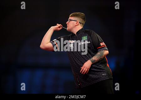 Alexandra Palace, London, UK. 15th Dec, 2022. 2022/23 PDC Cazoo World Darts Championships Day 1; Keane Barry in action during his match with Grant Sampson Credit: Action Plus Sports/Alamy Live News Stock Photo