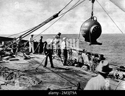 Dr. Beebe's Bathysphere, August 1934 Stock Photo