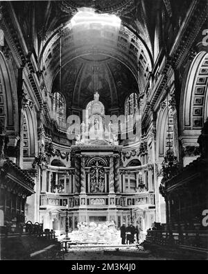 The High Altar of St. Paul's Cathedral, London, after a German bomb had exploded on the choir roof and destroyed a large section of roof.  1940 Stock Photo