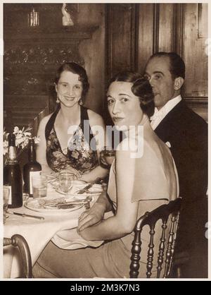 Wallis Simpson at a London dinner party, 1936. Wallis Simpson (1896 - 1986), Duchess of Windsor married the Prince of Wales in 1937, after he abdicated the throne.  1936 Stock Photo