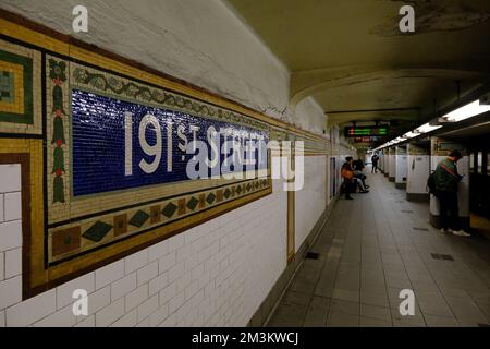 Vintage style 191st street subway station sign on the wall of Line 1 subway platform.Washington Heights.Manhattan.New York City.USA Stock Photo