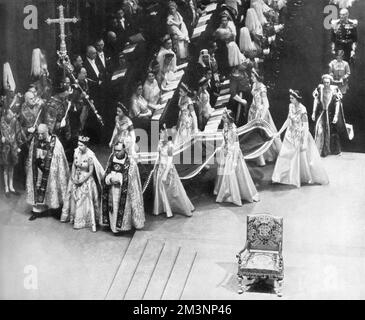 The Queen arrives in Westminster Abbey (Coronation 1953) Stock Photo