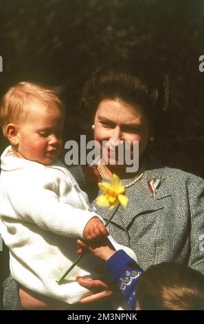 Queen Elizabeth II and Prince Edward, 1965 Stock Photo