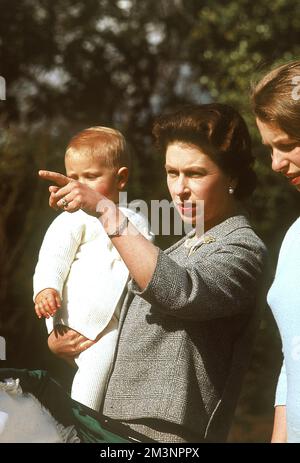 Queen Elizabeth II and Prince Edward, 1965 Stock Photo