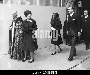 The funeral service for the late Duke of Windsor (King Edward VIII) at St George's Chapel, Windsor.  The picture shows Queen Elizabeth II leaving the chapel after the service, followed by the Duchess of Windsor and the Queen Mother and King Olav of Norway.       Date: 1972 Stock Photo