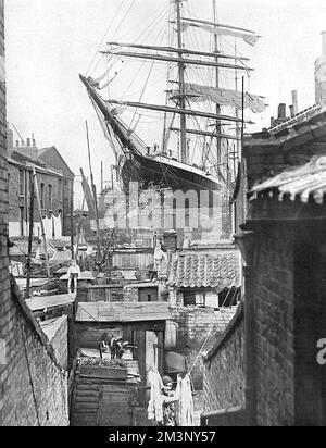 A windjammer looming over a London street Stock Photo