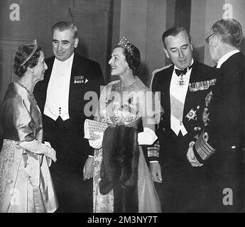 King and Queen of Sweden entertained by the Mountbattens Stock Photo