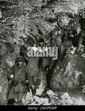 WW1 - German Prisoners from Thiepval under armed guard Stock Photo