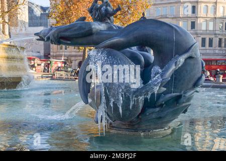 London, UK. 16th December 2022. Trafalgar Square fountains freeze as sub-zero temperatures continue. Credit: Vuk Valcic/Alamy Live News Stock Photo