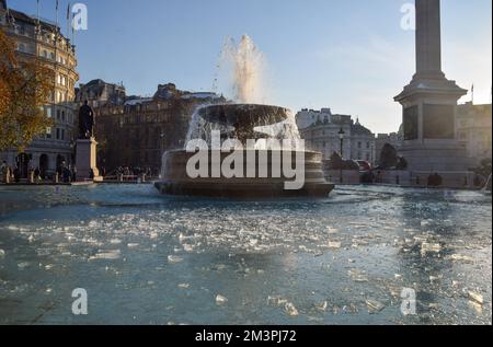 London, UK. 16th December 2022. Trafalgar Square fountains freeze as sub-zero temperatures continue. Credit: Vuk Valcic/Alamy Live News Stock Photo