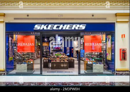 Styre rig Delegeret Skechers store shopping mall hi-res stock photography and images - Alamy