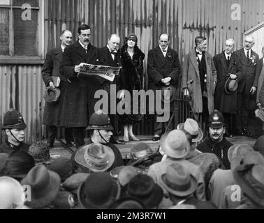 Winston Churchill returned for Epping with big majority, October 30th, 1924 in the General Election. The scene after the declaration showing Mr and Mrs Winston Churchill and the Liberal and Labour candidates.     Date: 30th October 1924 Stock Photo