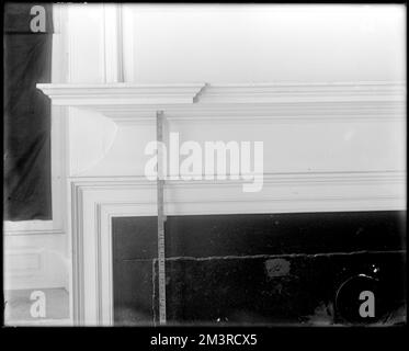 Salem, 168 Derby Street, interior detail, mantel in first floor west room, Richard Derby house , Houses, Interiors, Mantels, Derby, Richard, 1712-1783. Frank Cousins Glass Plate Negatives Collection Stock Photo