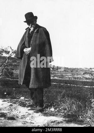 Paul Cezanne (1839-1906) French artist, photographed in his home town of Aix-en-Provence in 1904.      Date: 1904 Stock Photo
