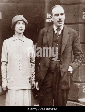 The marriage of the famous ballerina, Lydia Lopokova and the well-known economist John Maynard Keynes at St. Pancras Register Office in 1925.       Date: 1925 Stock Photo