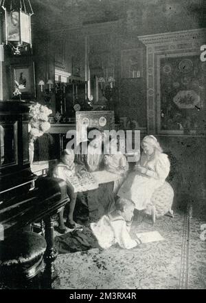 Princess Beatrice with her children at Windsor Stock Photo