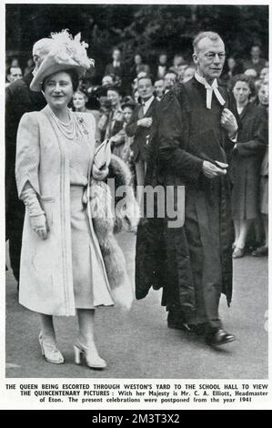 A Royal visit to Eton College by The King and Queen, Queen Elizabeth escorted through Weston's Yard by Headmaster Claude A Elliott Stock Photo