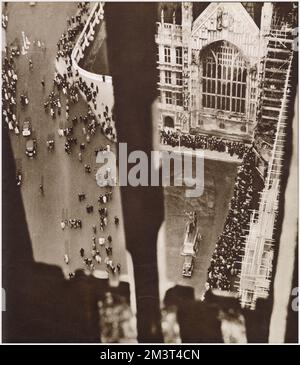 Death of George V - mourners queuing at Westminster Hall Stock Photo