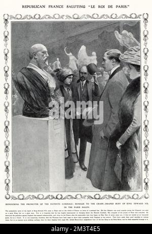 Republican France saluting 'Le Roi de Paris.' Honouring the promoter of the Entente Cordiale: Parisians pay homage to the crape-draped bust of King Edward VII by Albert Bruce-Joy in the Paris Salon after the king's death on 6th May 1910. Stock Photo
