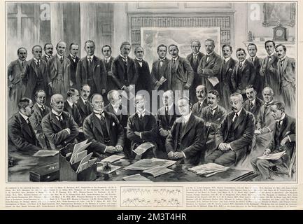 The British cabinet, with other minsters and court officials. Number 8 in the back row is Neville Chamberlain, at this time Postmaster-General; number 24, sixth from left, from row, is Marquess Curzon, Foreign Secretary; number 28, centre right, is Andrew Bonar Law, Prime Minister; number 34, bottom right, is Stanley Baldwin, Chancellor of the Exchequer. Stock Photo