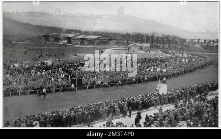 General view of the racecourse at Lincoln, with Madame M. Varipati's Darklin winning the Gautby Selling Plate. Stock Photo